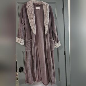 Carole Hochman purple medium cozy robe